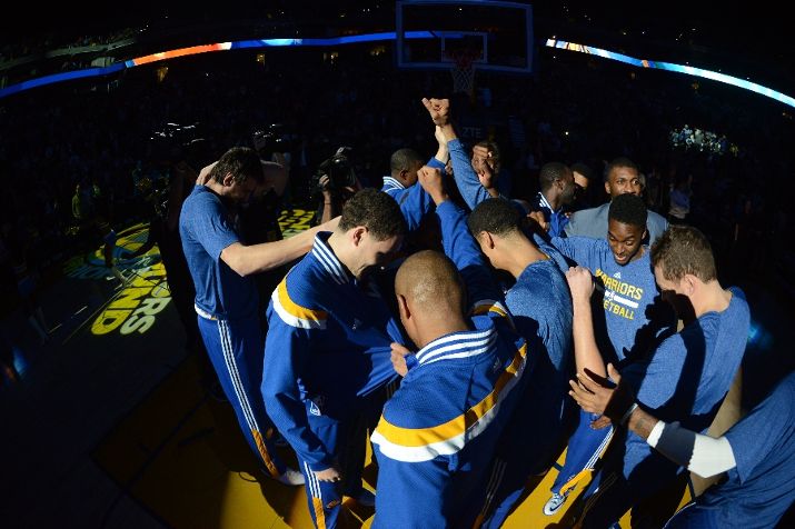 OAKLAND, CA - JANUARY 14: The Golden State Warriors huddle before the game against the Miami Heat on January 14, 2015 at Oracle Arena in Oakland, California. NOTE TO USER: User expressly acknowledges and agrees that, by downloading and or using this photograph, user is consenting to the terms and conditions of Getty Images License Agreement. Mandatory Copyright Notice: Copyright 2015 NBAE (Photo by Noah Graham/NBAE via Getty Images)