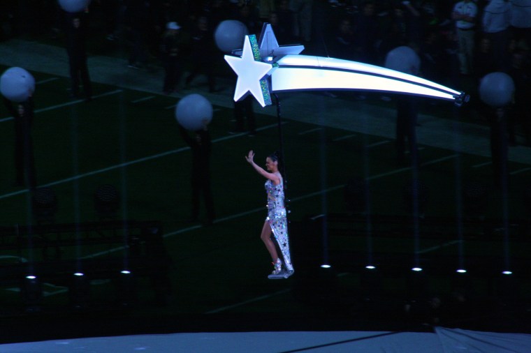 Halftime - Katy Perry (photo by Shawn McCullough - Sports Radio Service)
