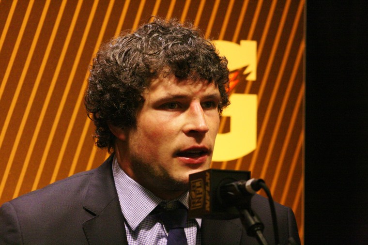 20160207 - Luke Kuechly 01