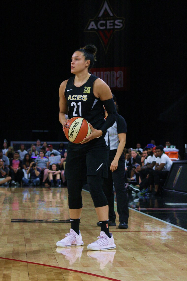 20180815 - Kayla McBride 02