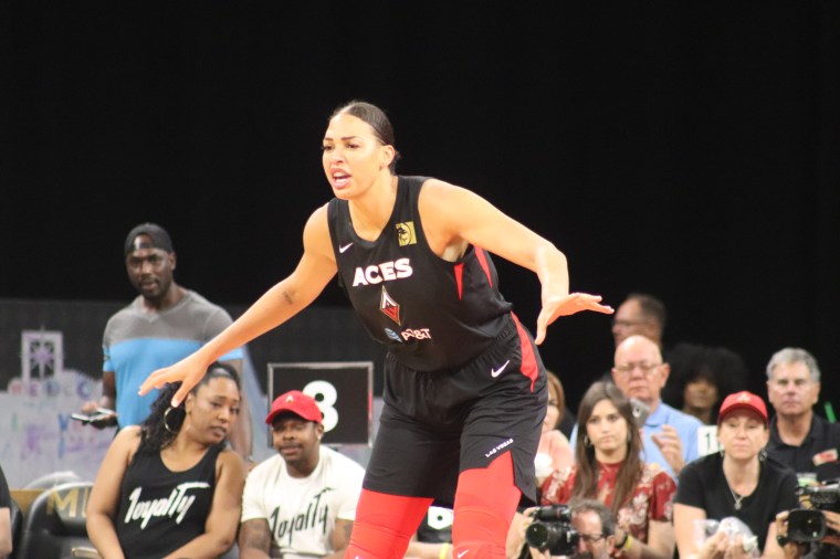 20190614 - Liz Cambage 01